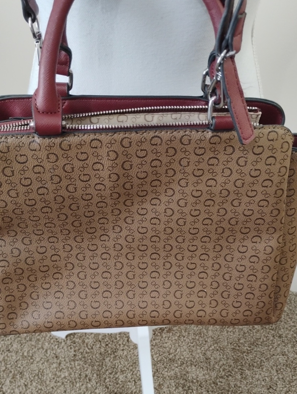 Guess Bags - Picture 5 of 15